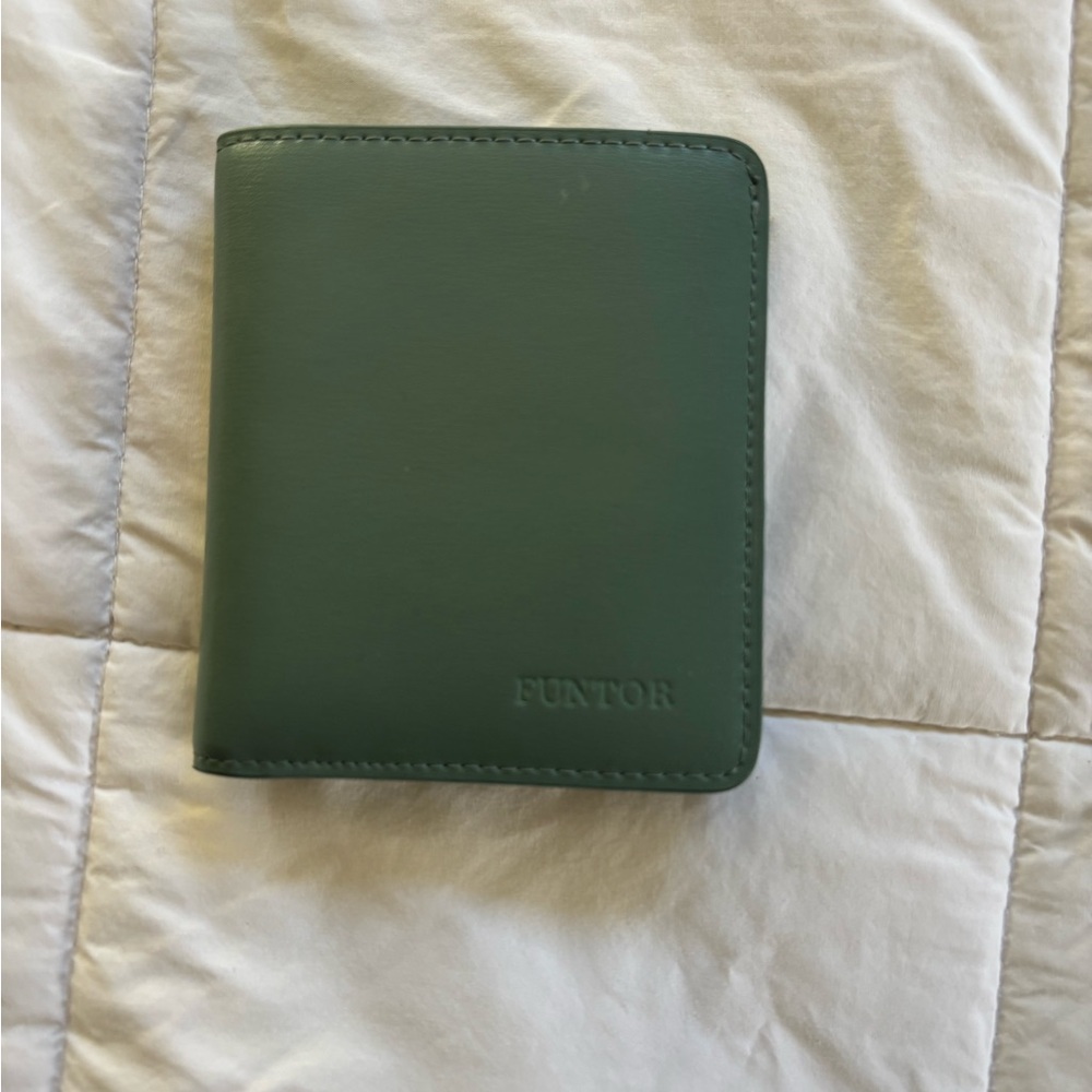 Green Women's Key & Card Holder